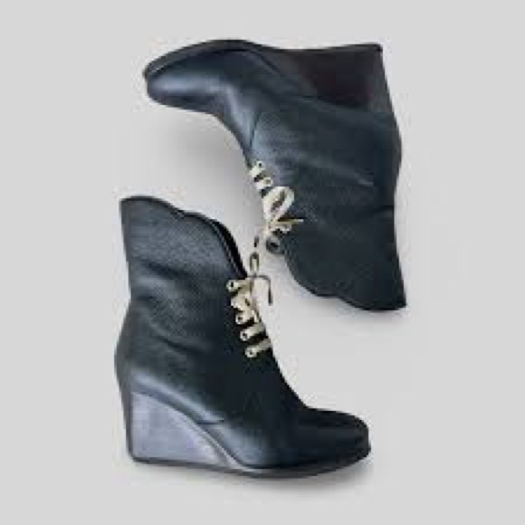 Chloe Shoes - Chloe Wedge Lace Up Leather Heeled Ankle Boot Scallop Detail Black Leather 39